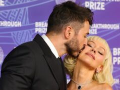 Christina Aguilera e Fiance Pack no PDA durante raro encontro no tapete vermelho Cronograma de relacionamento de Christina Aguilera e noivo Matthew Rutler 482