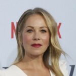 Christina Applegate diz que está ‘ficando mais forte e melhor a cada dia’ em meio a relatos de hospitalização