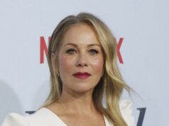 Christina Applegate diz que está ‘ficando mais forte e melhor a cada dia’ em meio a relatos de hospitalização Christina Applegate diz que está ‘ficando mais forte e melhor a cada dia’ em meio a relatos de hospitalização