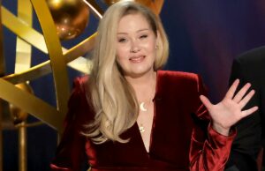 Christina Applegate hospitalizada em meio à batalha da esclerose múltipla: relatório Christina Applegate hospitalizada em meio à batalha da esclerose múltipla: relatório