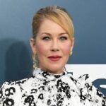Christina Applegate quebra o silêncio após relatos de hospitalização