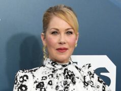 Christina Applegate quebra o silêncio após relatos de hospitalização Christina Applegate quebra o silêncio após relatos de hospitalização