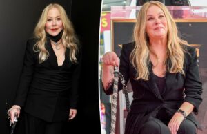 Christina Applegate quebra o silêncio sobre a recente hospitalização em meio à batalha da esclerose múltipla: ‘Eu sou uma garota forte’ Christina Applegate no 28º Annual Critics Choice Awards, vestindo um terninho preto, máscara preta pendurada no pescoço e segurando uma bengala preta.