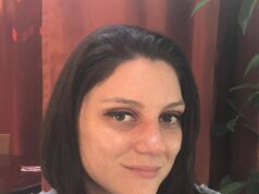 Cientista ligada a OVNIs que avisou ‘minha vida está em perigo’ antes de ser encontrada morta aos 34 anos torna-se o DÉCIMO PRIMEIRO caso misterioso Amy Eskridge (na foto) era uma cientista que pesquisava tecnologia antigravidade antes de sua morte em 2022, aos 34 anos.