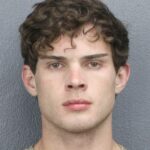 Clavicular foi preso em 26 de março perto de Fort Lauderdale, Flórida, sob acusação de agressão por contravenção.