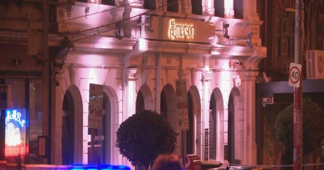 O bar e boate estavam abertos no momento do tiroteio, que aconteceu pouco antes das 2h.