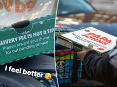 Clientes do Papa John furiosos com o lembrete de gorjeta ‘ridícula’ em suas caixas de pizza: ‘Por que estamos pagando uma taxa de entrega?’ Uma caixa de pizza verde com texto em branco: