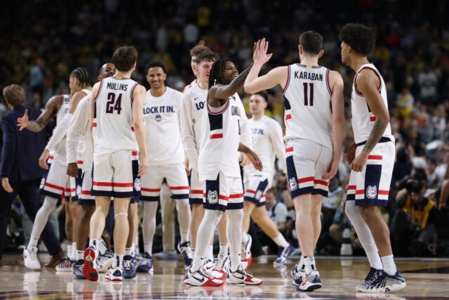 Código promocional Underdog NEWSWEEK: Ganhe $ 50 em entradas de bônus para UConn-Michigan
