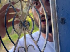 Colono israelense ataca casa de ativista de Hebron enquanto soldado observa Colono israelense ataca casa de ativista de Hebron enquanto soldado observa