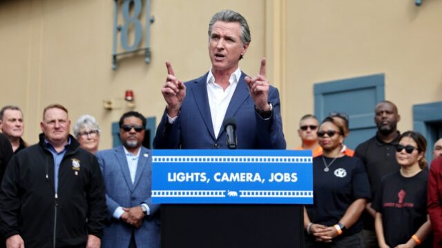 Com Gavin Newsom de saída, Hollywood trabalha para construir laços com seu sucessor
