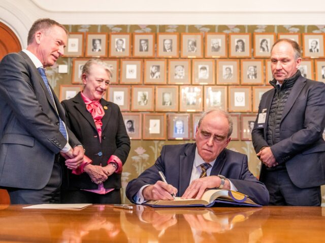 Comitê do Prêmio Nobel condena ação russa para criminalizar grupo de direitos humanos
