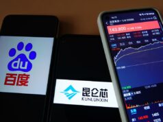 Como a Califórnia pode combater a China na IA – e conseguir uma grande vitória nos EUA Um smartphone exibindo o preço das ações do Baidu Hong Kong e dois outros smartphones exibindo os logotipos Baidu e Kunlunxin.