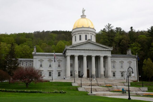 Como a democrata Amanda Janoo planeja derrotar o governador mais Como a democrata Amanda Janoo planeja derrotar o governador mais popular da América