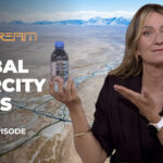 Como é que a focalização no abastecimento de água durante a guerra agrava a crise de escassez?