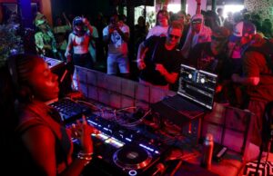 Como é ser DJ no Coachella: acesso aos bastidores, celebridades e filas que ninguém pode evitar Como é ser DJ no Coachella: acesso aos bastidores, celebridades e filas que ninguém pode evitar