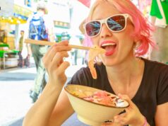 Como japonologista, queria ver por que o país se tornou um ímã turístico. Encontrei uma mulher chorando por causa do macarrão Um milhão de australianos visitam o Japão todos os anos.