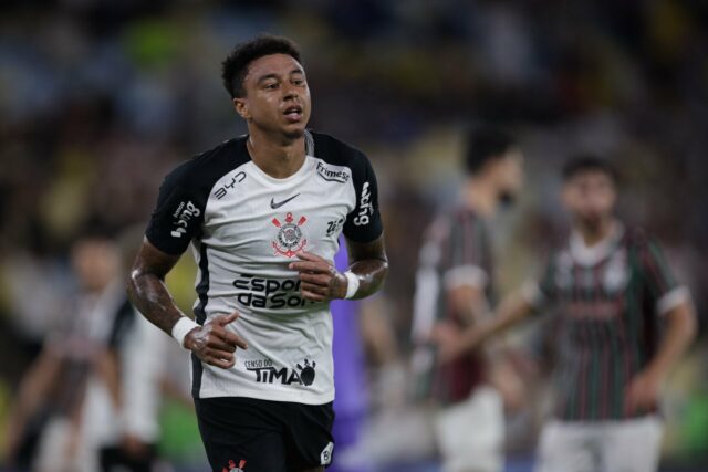 Como se saiu Jesse Lingard na estreia pelo Corinthians contra o Fluminense
