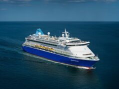 Como seis navios de cruzeiro escaparam ousadamente pelo Estreito de Ormuz, abraçando a costa de Omã sob a cobertura da Marinha dos EUA horas antes do Irã fechar novamente a hidrovia Um navio Celestyal estava entre os cruzeiros que fizeram a perigosa viagem através do Estreito de Ormuz (foto de arquivo)