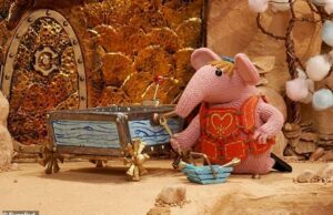 Como uma confissão no leito de morte fez com que o boneco original de Mother Clanger fosse devolvido à sua família depois de mais de 50 anos O boneco original de Mother Clanger, do seriado de sucesso The Clangers, foi roubado de um museu em 1973