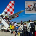 Companhia aérea desperta raiva ao exigir taxas extras de passageiros já reservados à medida que os preços do petróleo disparam