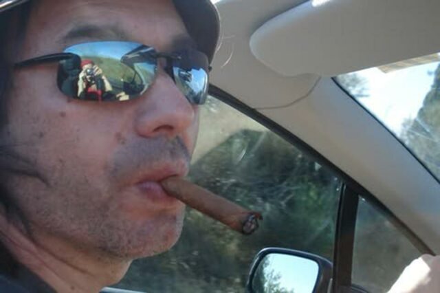 Compositor de Nova York acusado de fraude massiva fala: 'Os Compositor de Nova York acusado de fraude massiva fala: 'Os bandidos russos podem ir para o inferno!'