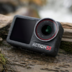 Câmera DJI Osmo Action 5 Pro externa nas rochas