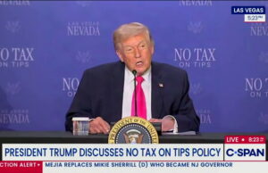 Confuso Trump, 79, procura alguém para culpar depois de tropeçar em uma frase simples Yahoo news home