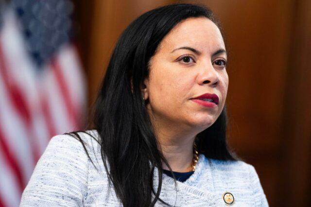 Congressista de Lefty NJ estreia projeto de lei de salário mínimo federal de US $ 25 uma semana depois de vencer a eleição especial
