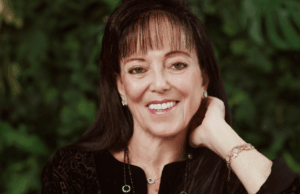 Conheça Olga Rabinovich, a filantropa que financia sozinha o talento cinematográfico do Brasil Conheça Olga Rabinovich, a filantropa que financia sozinha o talento cinematográfico do Brasil