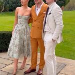 Conor Maynard se casou com sua noiva Kitty Bertrand no fim de semana em uma cerimônia romântica cercada por seus entes queridos (foto no centro com sua irmã e irmão)