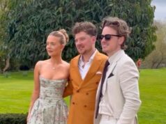 Conor Maynard é casado! Cantora se casa com Kitty Bertrand após um noivado de seis meses em meio ao drama do teste de paternidade com Charlotte Chilton Conor Maynard se casou com sua noiva Kitty Bertrand no fim de semana em uma cerimônia romântica cercada por seus entes queridos (foto no centro com sua irmã e irmão)
