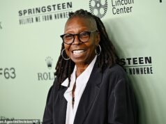 Conspiração para OUST Whoopi Goldberg de The View: os inimigos da estrela de TV tornam-se MUITO políticos em meio a um turbilhão de ‘conversas sobre turbulência’ Whoopi Goldberg, 70, atuou como co-apresentadora e moderadora do The View desde que ingressou no talk show diurno da ABC em 2007. Ela foi vista em setembro de 2025