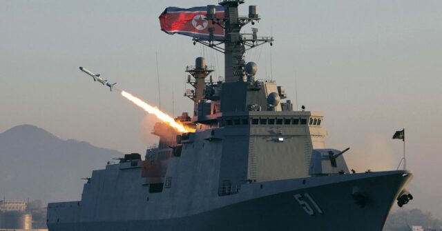 Coreia do Norte lança mísseis balísticos em direção ao mar
