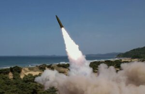 Coreia do Norte lança mísseis balísticos no mar em direção à costa leste Coreia do Norte lança mísseis balísticos no mar em direção à costa leste