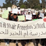 Crianças palestinas protestam contra cerco à sua escola