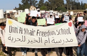 Crianças palestinas protestam contra cerco à sua escola Crianças palestinas protestam contra cerco à sua escola
