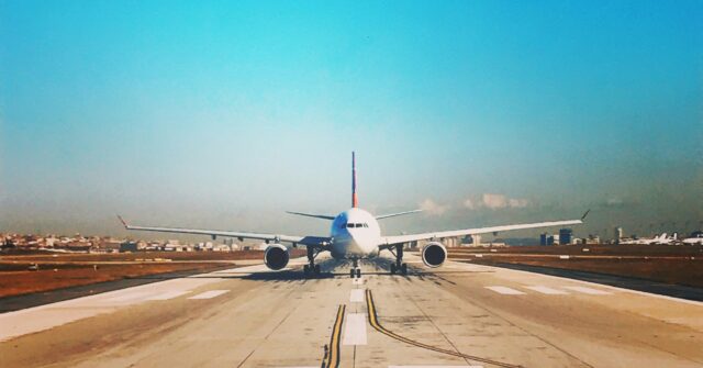 Crise energética na Europa: aeroportos italianos começam a racionar combustível Crise energética na Europa: aeroportos italianos começam a racionar combustível de aviação