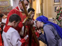 Cristãos palestinos em Gaza marcam Sexta-Feira Santa Cristãos palestinos em Gaza marcam Sexta-Feira Santa