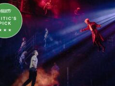 Crítica da Broadway de ‘The Lost Boys’: a adaptação musical do filme adolescente de vampiros dos anos 80 é rica em imaginação e repleta de efeitos espetaculares Crítica da Broadway de 'The Lost Boys': a adaptação musical do filme adolescente de vampiros dos anos 80 é rica em imaginação e repleta de efeitos espetaculares