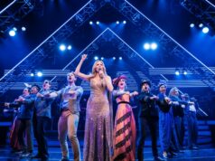 Crítica da Broadway de ‘Titaníque’: Cult Musical Docks Uptown com sua ousadia exagerada intacta Crítica da Broadway de 'Titaníque': Cult Musical Docks Uptown com sua ousadia exagerada intacta