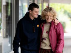 Crítica de ‘Eu juro’: o doce e sensível filme biográfico de John Davidson prova que o gênero ainda é importante Crítica de 'Eu juro': o doce e sensível filme biográfico de John Davidson prova que o gênero ainda é importante