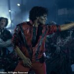 Não será nenhuma surpresa que, com seis membros da família Jackson como produtores executivos, não haja nenhum indício de que esta versão de Michael possa ter feito algo desfavorável.