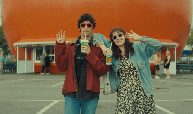 Crítica de 'Mile End Kicks': Barbie Ferreira é uma jovem crítica musical em uma comédia indie-rock onde a realidade morde
