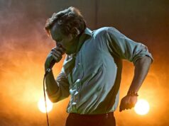 Crítica off Broadway de ‘Kenrex’: Jack Holden oferece Twangs ‘n Chills para interpretar um verdadeiro monstro americano Schmigadoon