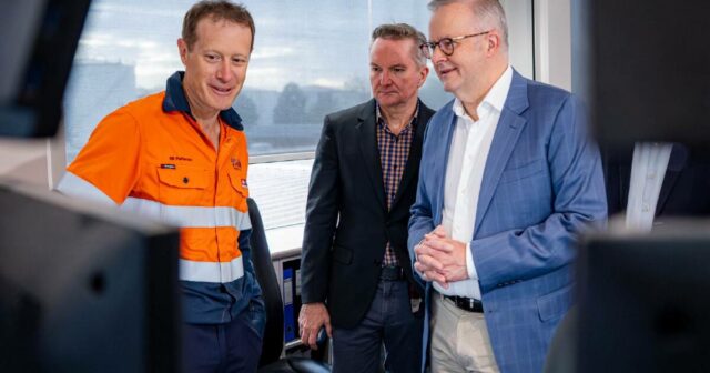 Críticos questionam plano governamental de diesel à medida que a produção da refinaria de Geelong cai
