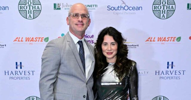 Cronograma de relacionamento do técnico da UConn, Dan Hurley, e Sam-Darnold-e-Katie-Relacionamento-Linha do Tempo-GettyImages-2198082472