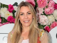 Crystal Harris revela que vai se casar com James Ward ‘hoje’ em Island Wedding RECURSO Crystal Hefner está noiva de James Ward após 1 ano juntos