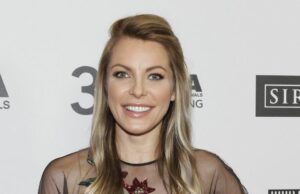 Crystal Hefner compartilha fotos do casamento dela e de James Ward Crystal Hefner e James Ward comemoram 1 ano juntos com uma viagem de um mês à África