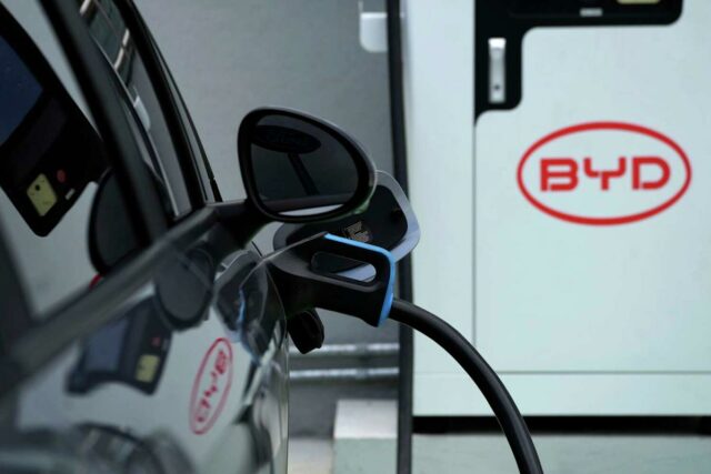 Curran: Os preços da gasolina fizeram você considerar um EV? Aqui está uma cartilha
