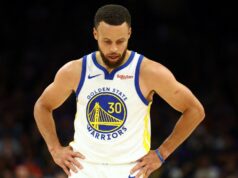 Curry e Warriors eliminados do torneio play-in da NBA pelo Suns Stephen Curry em ação